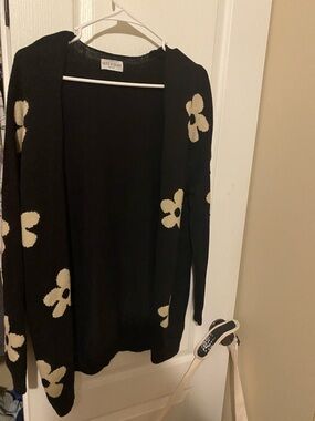 Black Open-Front Floral Accent Cardigan - GUTZY & GLAM